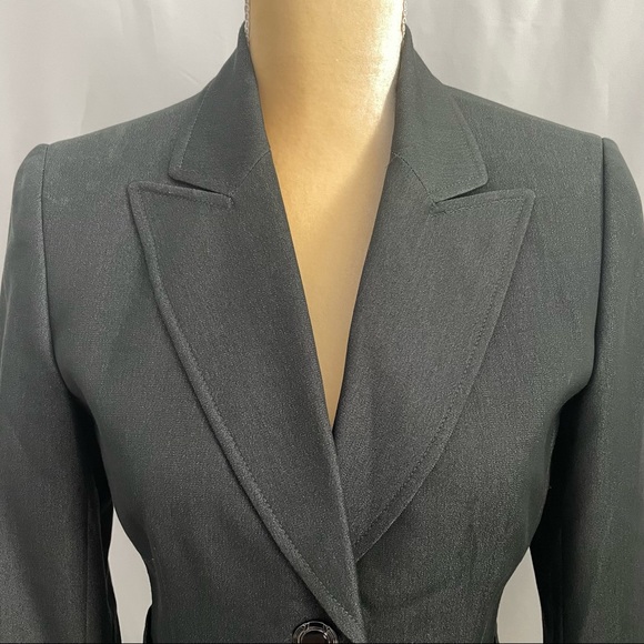 Tahari Arthur S. Levine gray blazer/jacket in a size 4P - Picture 11 of 13